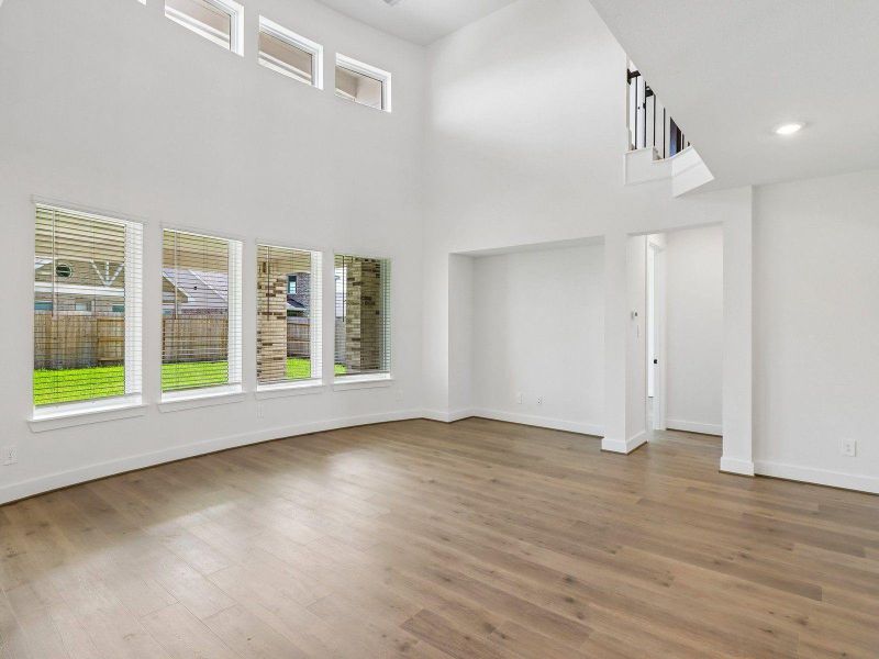Spacious, unfurnished interior of a new home in Kingdom Heights, Rosenberg (Image 35).