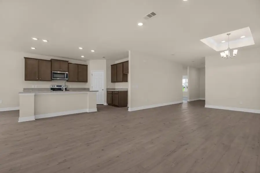 Spacious, unfurnished interior of a new home in Yellow River Ranch, Milton (Image 5).