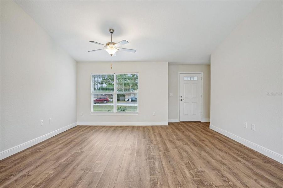 Spacious, unfurnished interior of a new home in , Citrus Springs (Image 19).