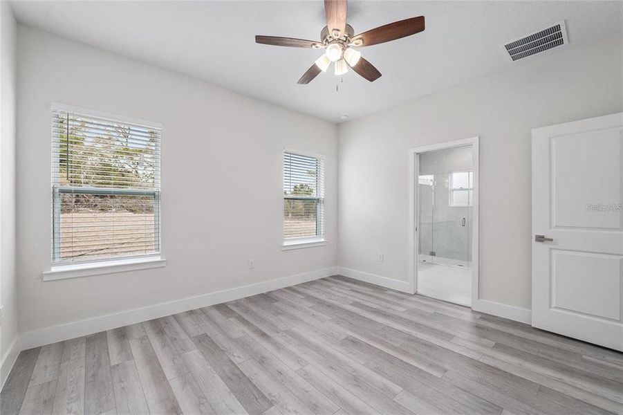 Spacious, unfurnished interior of a new home in , Ocala (Image 30).