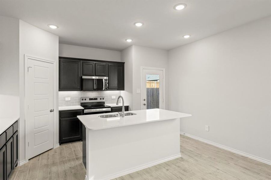 17. 1712 Elle - Kitchen (4) 17. 1712 Elle - Kitchen (4)