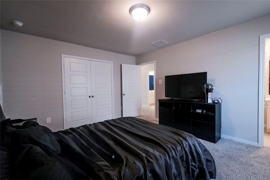 Furnished interior view inside a new home in Montgomery Oaks - Estate, Conroe (Image 15). Furnished interior view inside a new home in Montgomery Oaks - Estate, Conroe (Image 15).