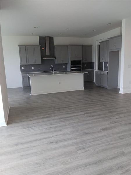 Spacious, unfurnished interior of a new home in , Orlando (Image 27).
