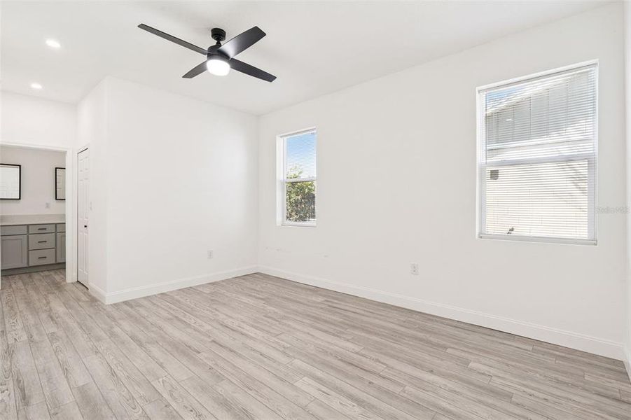 Spacious, unfurnished interior of a new home in , Orlando (Image 17).