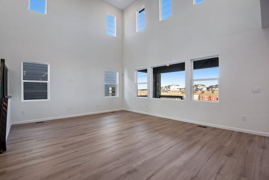 Spacious, unfurnished interior of a new home in Sterling Ranch, Littleton (Image 19).