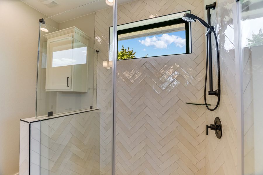 Representative interior finishes for a home built from the Casita by Giddens Homes in Burnet Hilltop Estates, Cedar Park (Image 19).