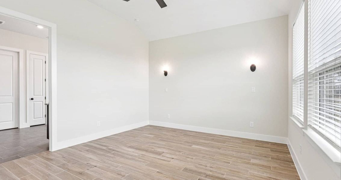 Spacious, unfurnished interior of a new home in Village at Three Oaks, Seguin (Image 31). Spacious, unfurnished interior of a new home in Village at Three Oaks, Seguin (Image 31).