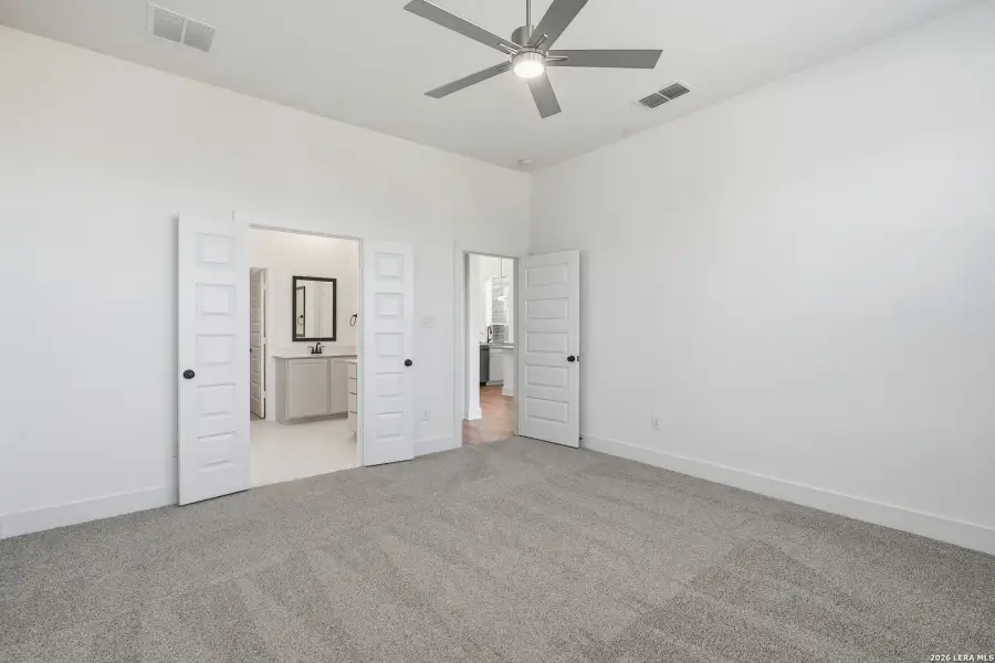 Spacious, unfurnished interior of a new home in Stillwater Ranch, San Antonio (Image 15).
