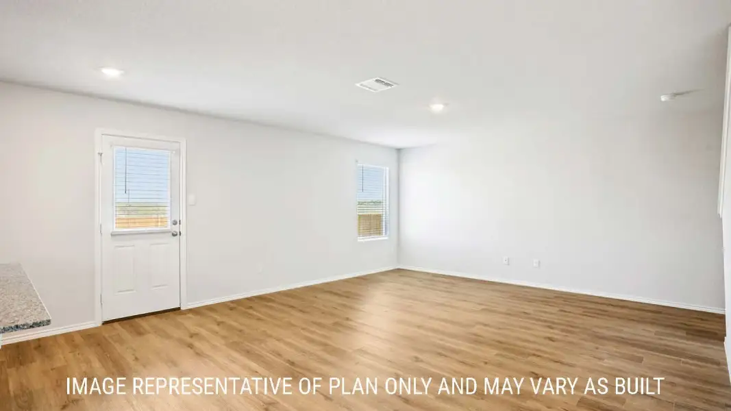 Spacious, unfurnished interior of a new home in Reynolds Crossing, Killeen (Image 13).
