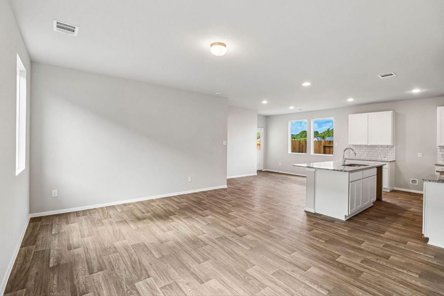 Spacious, unfurnished interior of a new home in Sorella, Tomball (Image 12). Spacious, unfurnished interior of a new home in Sorella, Tomball (Image 12).