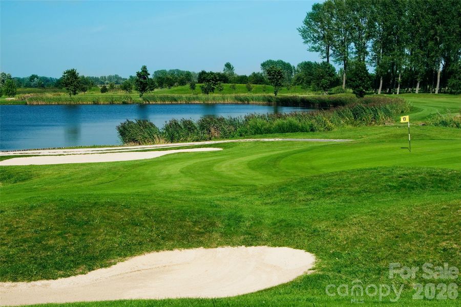 Natural landscape and outdoor views near Country Club Village in Salisbury (Image 10). Natural landscape and outdoor views near Country Club Village in Salisbury (Image 10).