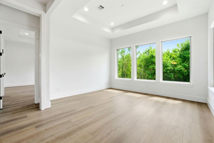 Spacious, unfurnished interior of a new home in Chapel Bend, Montgomery (Image 14).