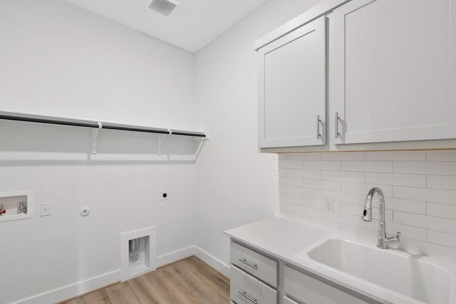 Furnished interior view inside a new home in Double Eagle Ranch, Cedar Creek (Image 5). Furnished interior view inside a new home in Double Eagle Ranch, Cedar Creek (Image 5).