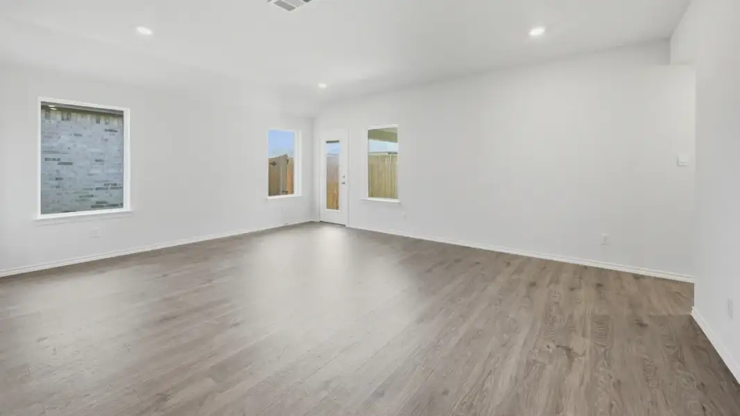 Representative unfurnished interior of a home built from the X40L Lakeway by D.R. Horton in Lane Ranch, Sanger (Image 6).