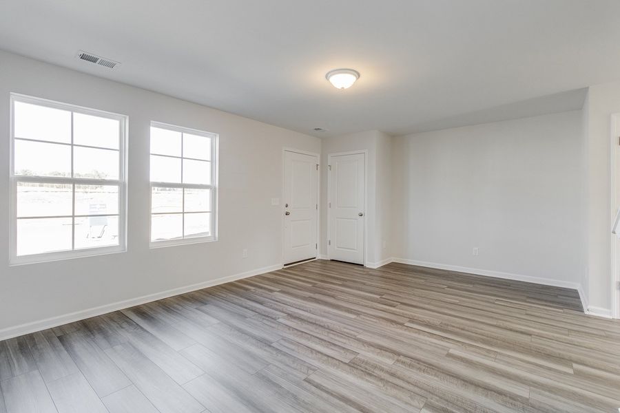 Spacious, unfurnished interior of a new home in Astoria, Columbia (Image 29).