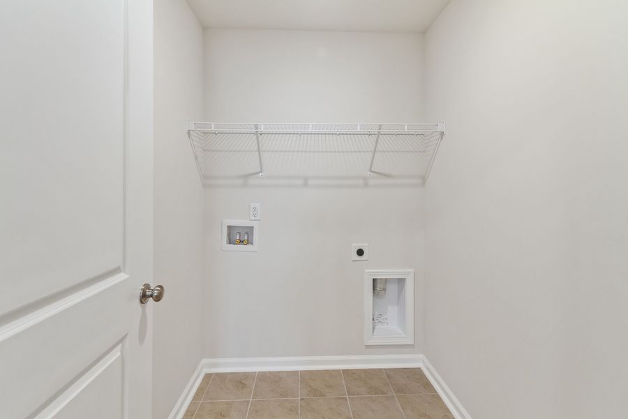 Spacious, unfurnished interior of a new home in Halton Oaks, Spartanburg (Image 11).