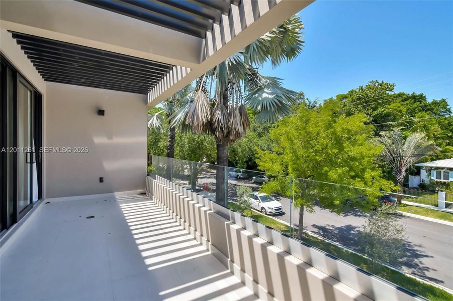Exterior details and patio area of a home in , Miami (Image 35).