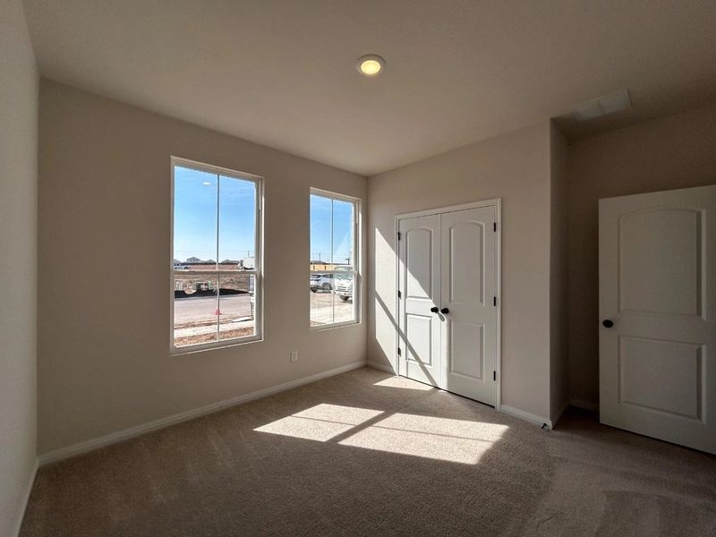 Spacious, unfurnished interior of a new home in Willow Springs, Buda (Image 11).