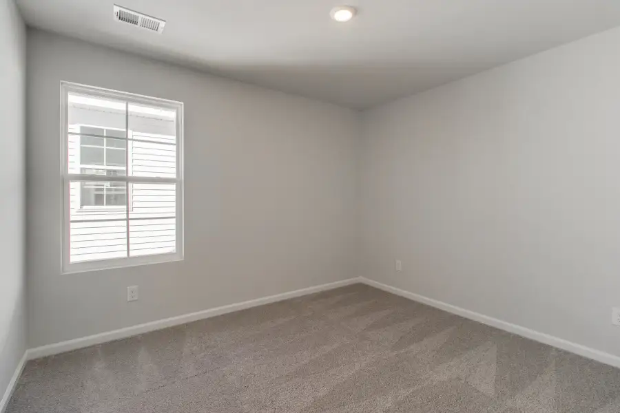 Spacious, unfurnished interior of a new home in Bluefield, Lexington (Image 27).