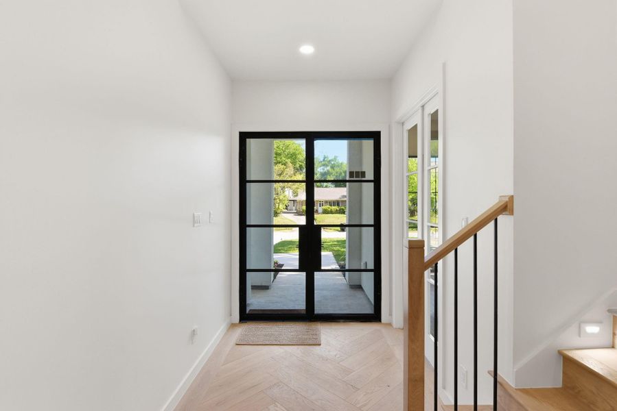 Spacious, unfurnished interior of a new home in , Houston (Image 35).