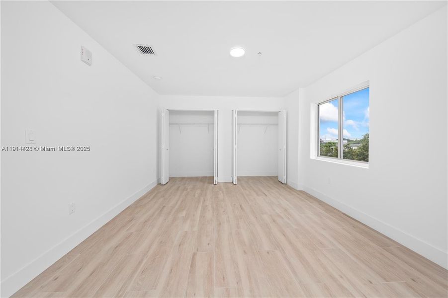 Spacious, unfurnished interior of a new home in , Miami (Image 26).