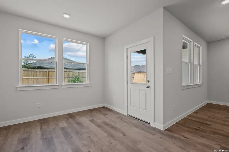 Spacious, unfurnished interior of a new home in Hiddenbrooke, Seguin (Image 22).