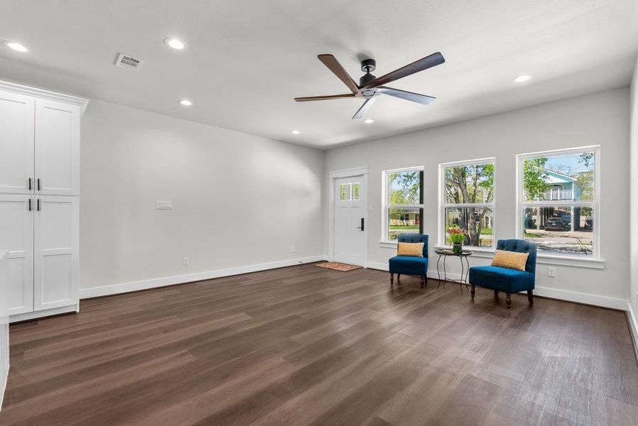 Spacious, unfurnished interior of a new home in , Dickinson (Image 25).