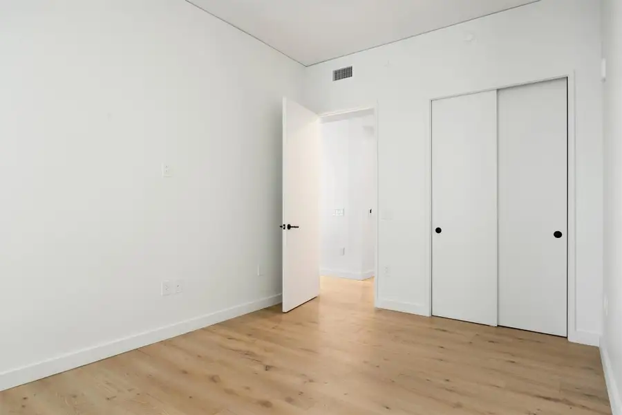 Spacious, unfurnished interior of a new home in , Austin (Image 31).