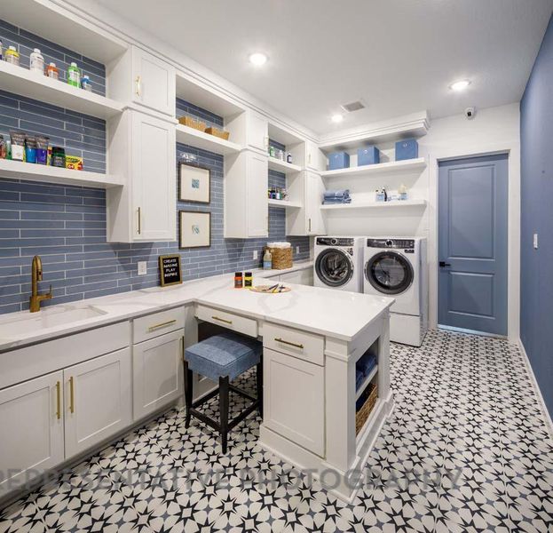 Laundry area featuring washing machine and clothes dryer, tile patterned floors, and cabinet space Laundry area featuring washing machine and clothes dryer, tile patterned floors, and cabinet space