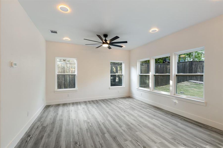 Spacious, unfurnished interior of a new home in , Granbury (Image 17).