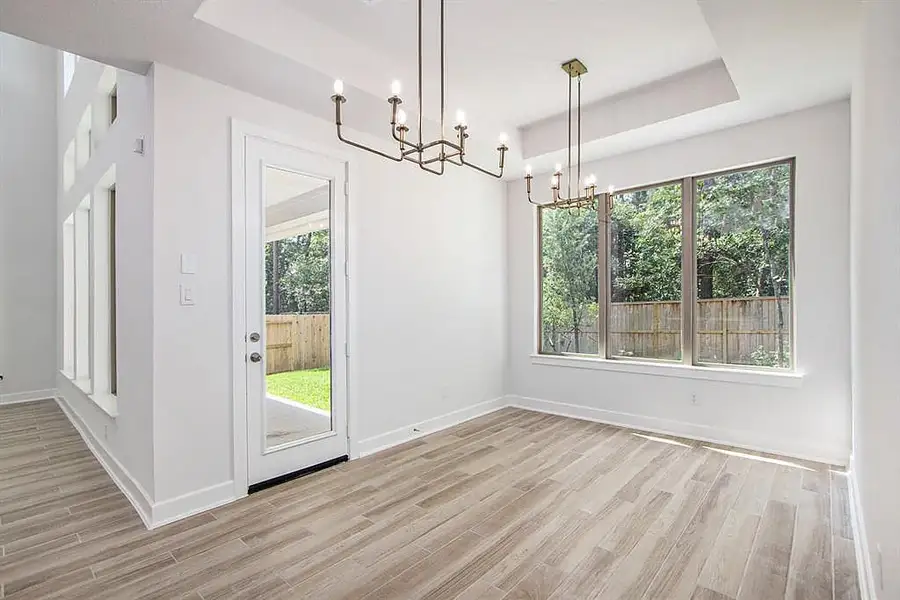 Spacious, unfurnished interior of a new home in Cross Creek West, Fulshear (Image 13).