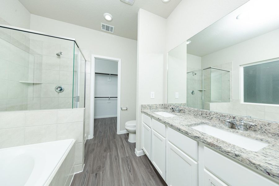 Furnished interior view inside a new home in Mackenzie Creek, Conroe (Image 6).
