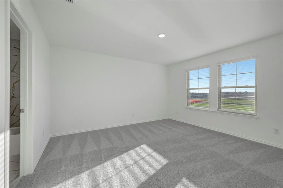 Spacious, unfurnished interior of a new home in Lily Creek at Sutton Fields, Aubrey (Image 27).