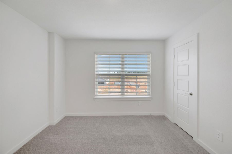 Spacious, unfurnished interior of a new home in Lone Star Landing, Montgomery (Image 34).
