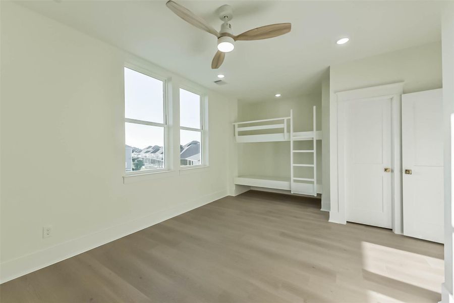 Spacious, unfurnished interior of a new home in , Galveston (Image 25).