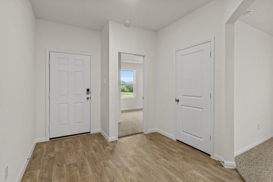 Spacious, unfurnished interior of a new home in Trace, San Marcos (Image 30).