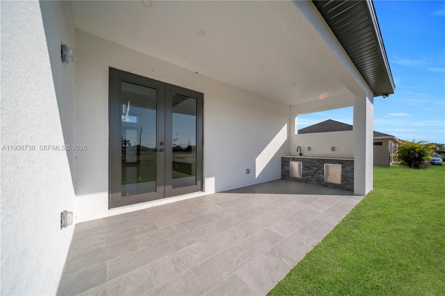 Exterior details and patio area of a home in , Cape Coral (Image 33).