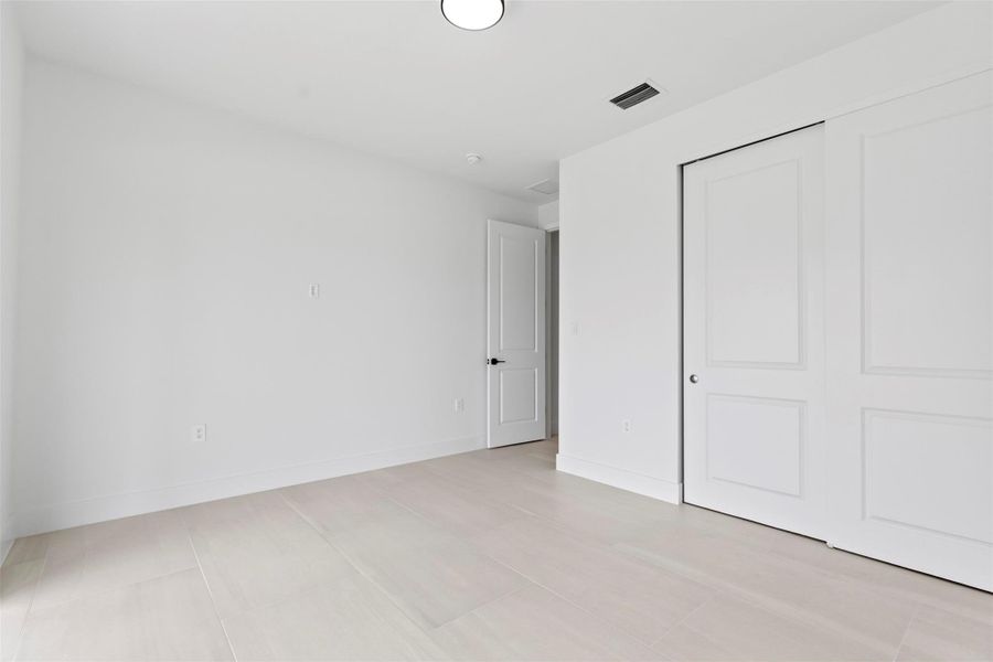 Spacious, unfurnished interior of a new home in , Port St. Lucie (Image 21).