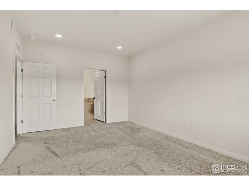 Spacious, unfurnished interior of a new home in , Longmont (Image 16).