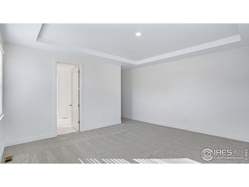 Spacious, unfurnished interior of a new home in Vantage, Berthoud (Image 17).