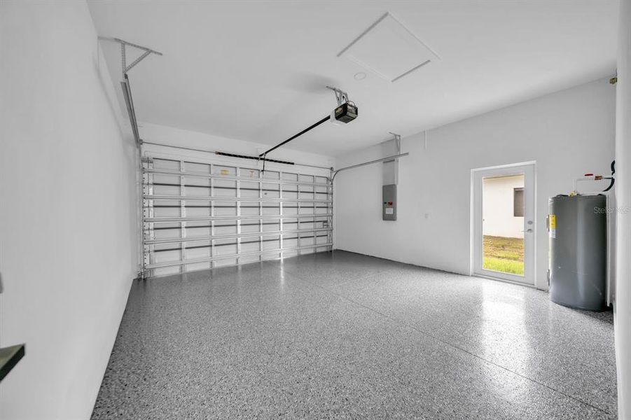 Spacious, unfurnished interior of a new home in , Lehigh Acres (Image 25).