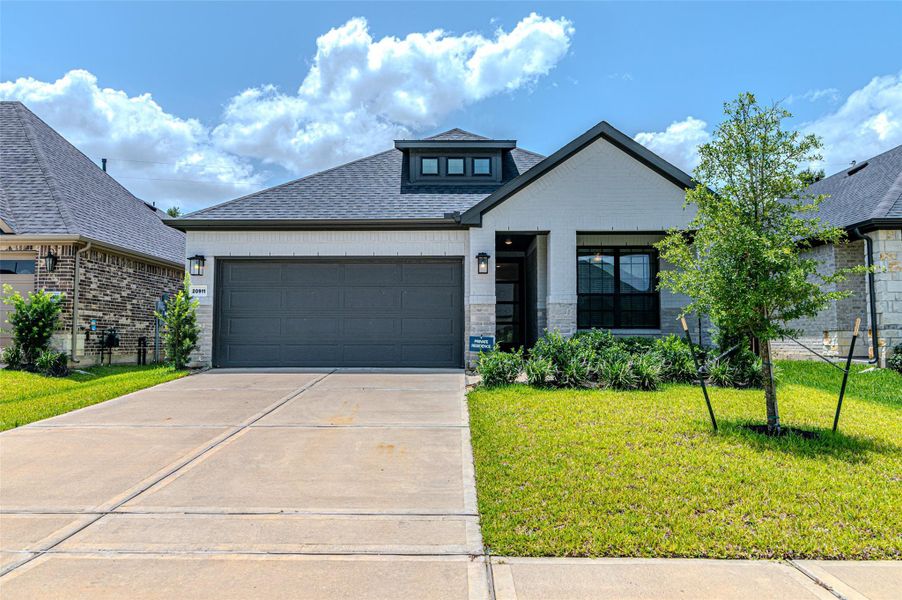 Front exterior of a new home in Ellerden, Tomball, TX, highlighting curb appeal (Image 23). Front exterior of a new home in Ellerden, Tomball, TX, highlighting curb appeal (Image 23).