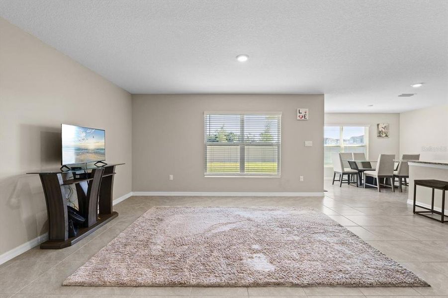 Spacious, unfurnished interior of a new home in Silverstone North, Palmetto (Image 20).