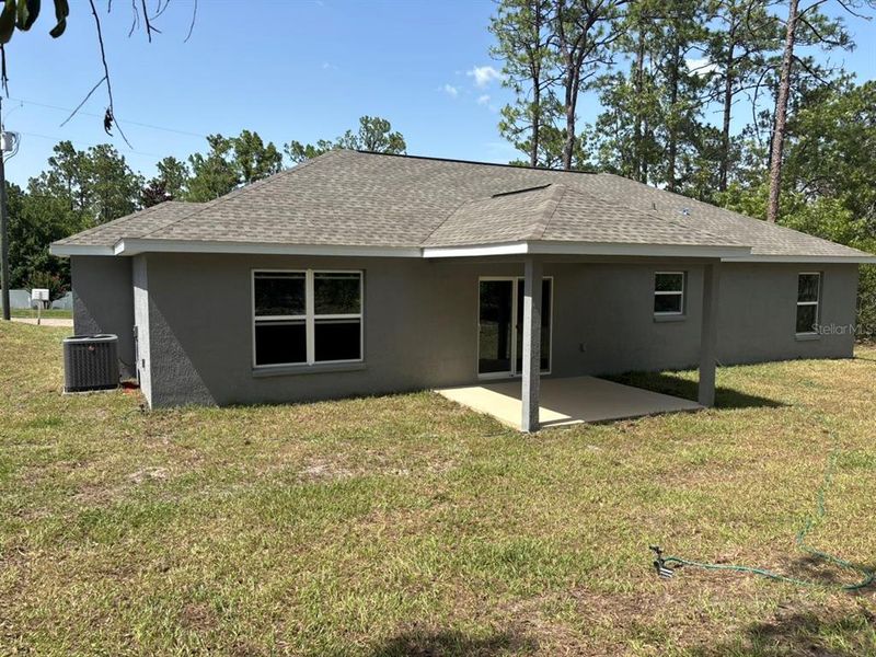 Exterior details and patio area of a home in , Dunnellon (Image 20).