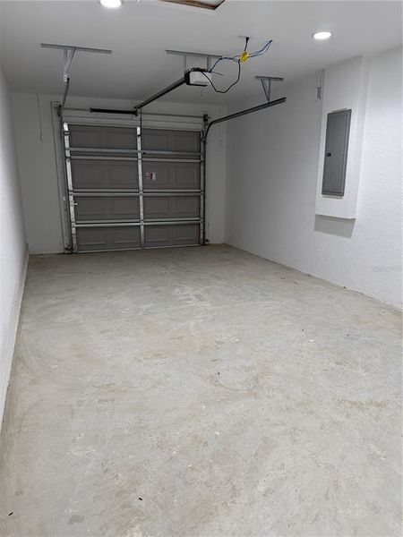 Spacious, unfurnished interior of a new home in , Ocala (Image 18).