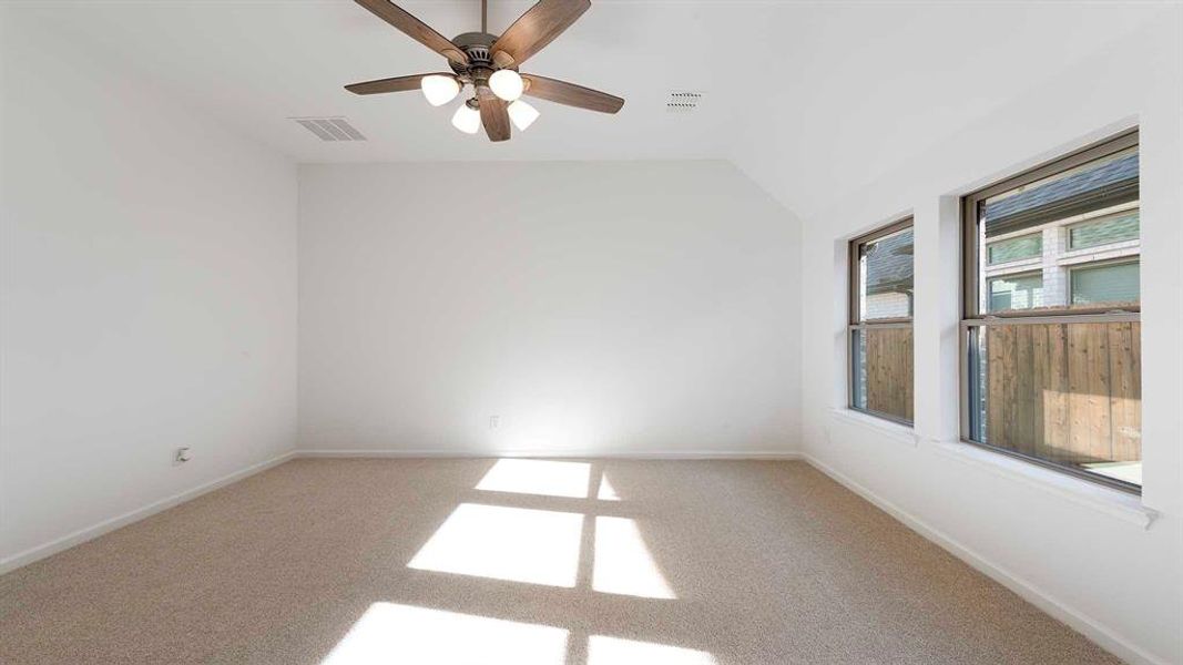 Spacious, unfurnished interior of a new home in Avondale 40', Fate (Image 18).