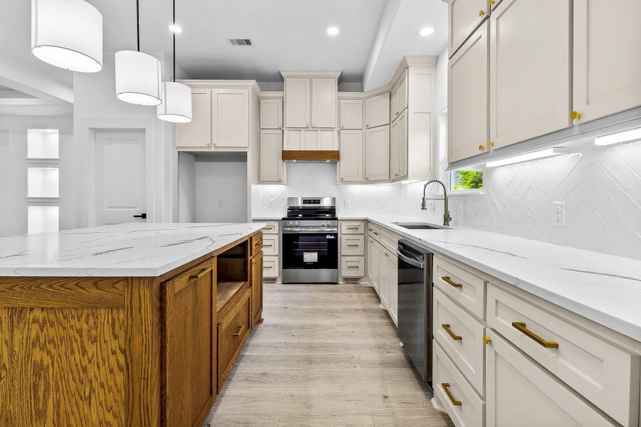 Furnished interior view inside a new home in , Onalaska (Image 17).