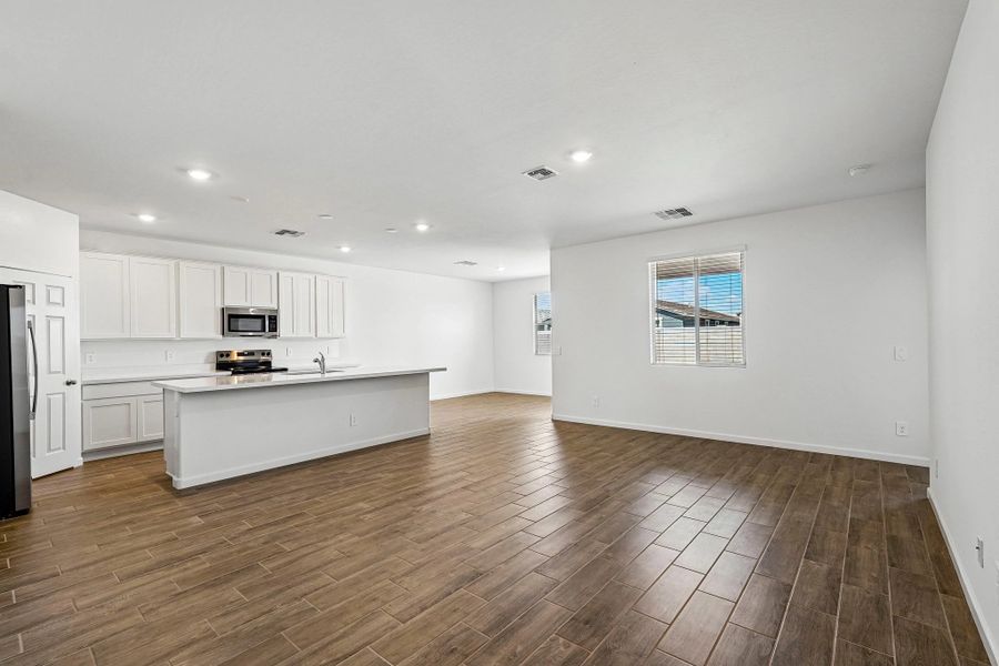 Representative images and renderings are for illustrative purposes. Actual structural options and design finishes of home may vary.