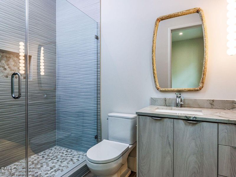 061-1280x960-bathroom