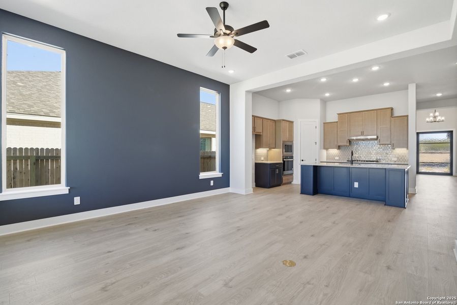 Spacious, unfurnished interior of a new home in Haby Hill 50s, San Antonio (Image 37). Spacious, unfurnished interior of a new home in Haby Hill 50s, San Antonio (Image 37).